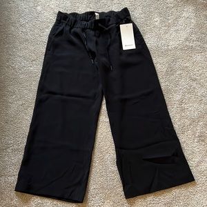 New with tags! LuLulemon on the fly pants sz 8